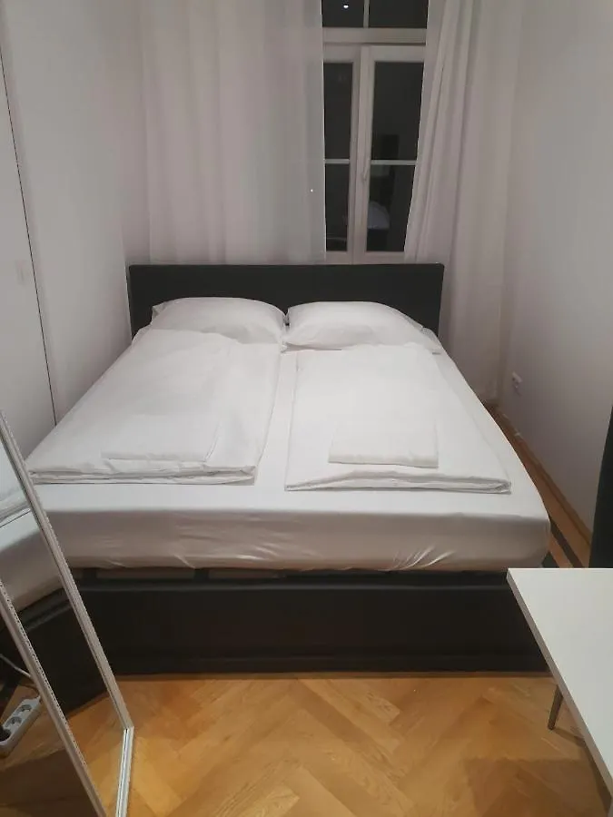 Superb 7Br Shared Apartment- Near Hauptbahnhof Wien Apartment