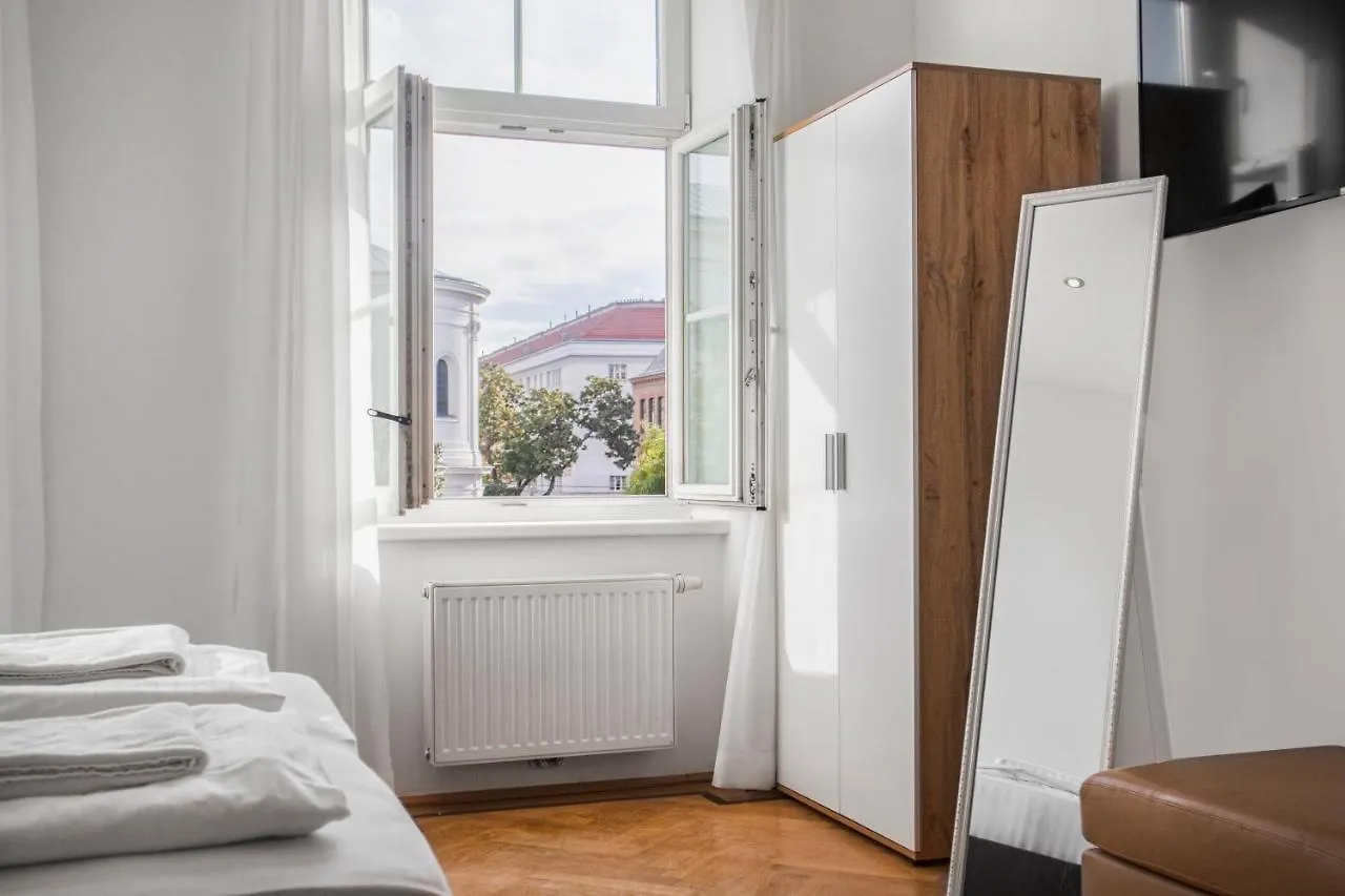 Superb 7Br Shared Apartment- Near Hauptbahnhof Wien Apartment