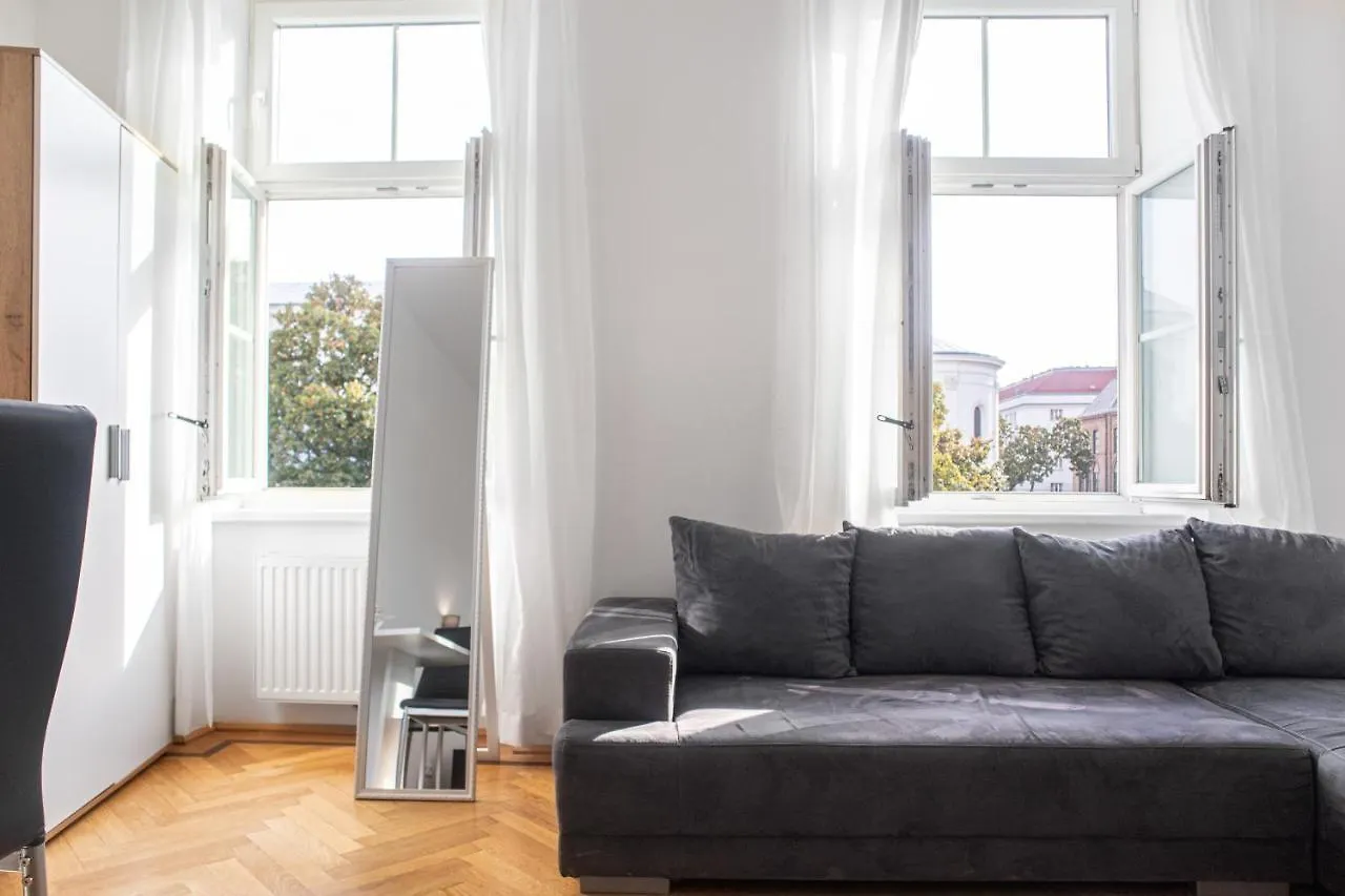 Superb 7Br Shared Apartment- Near Hauptbahnhof Wien 0*,  Österreich