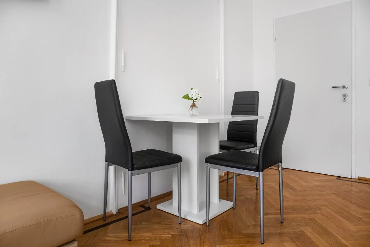 Superb 7Br Shared Apartment- Near Hauptbahnhof Wien Apartment
