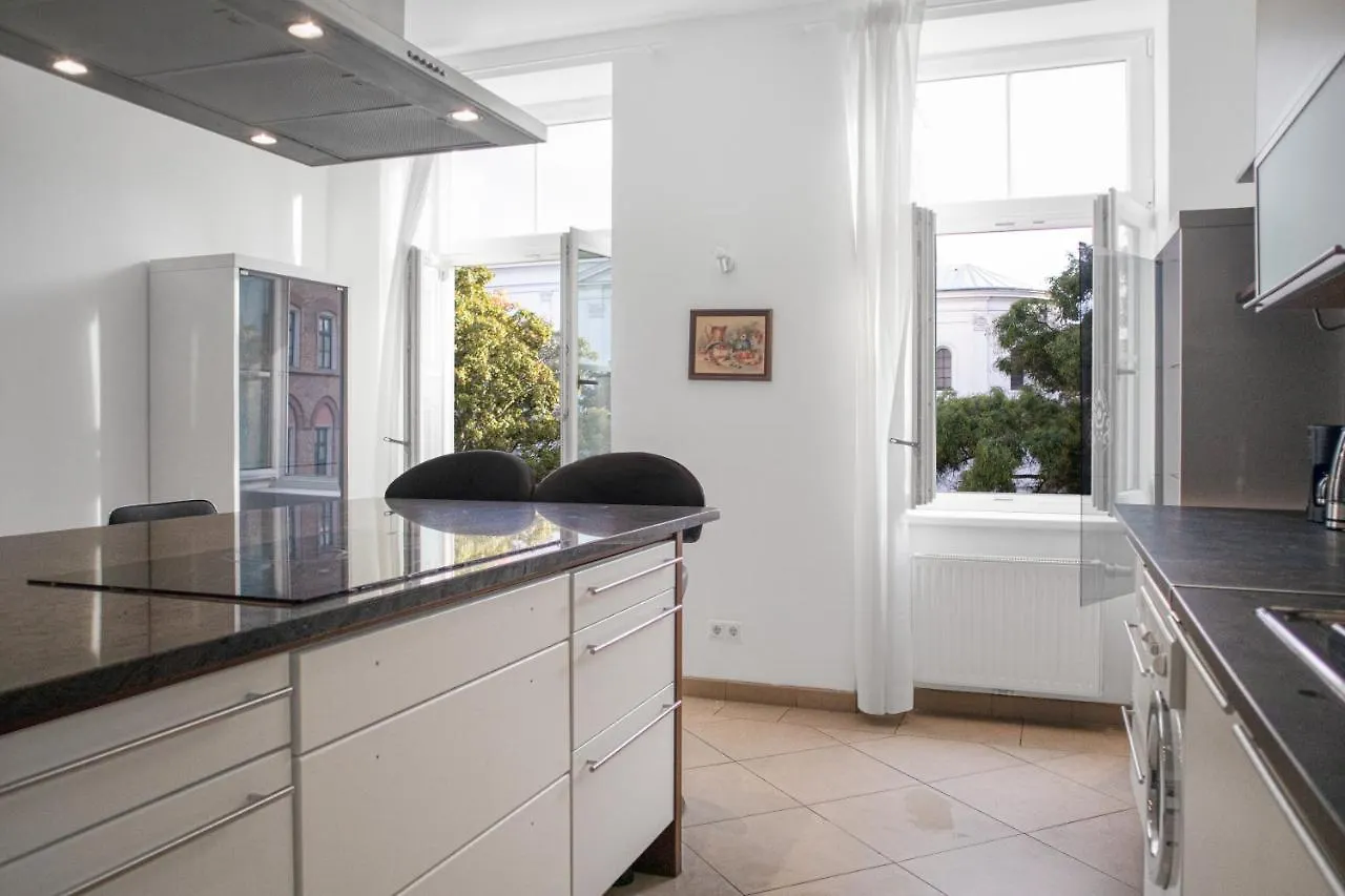 Superb 7Br Shared Apartment- Near Hauptbahnhof Wien Apartment