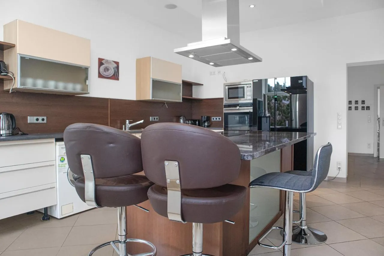 Superb 7Br Shared Apartment- Near Hauptbahnhof Wien Apartment