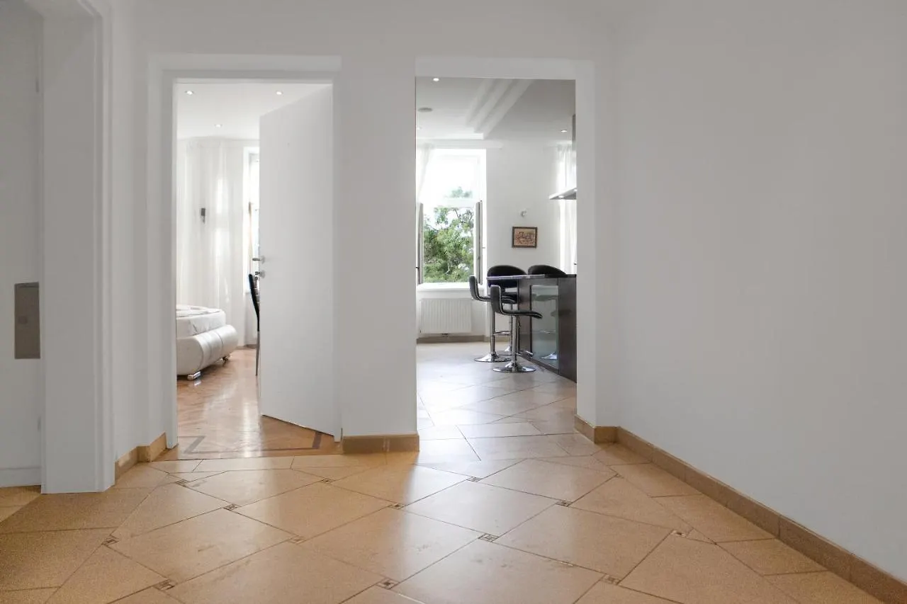 Superb 7Br Shared Apartment- Near Hauptbahnhof Wien Apartment